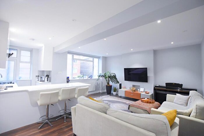 2 Bedroom Flat To Rent In Charlbert Court, Charlbert Street, London, NW8