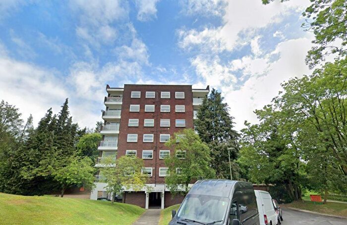 2 Bedroom Flat To Rent In Fairview Court, Linksway, Hendon, NW4