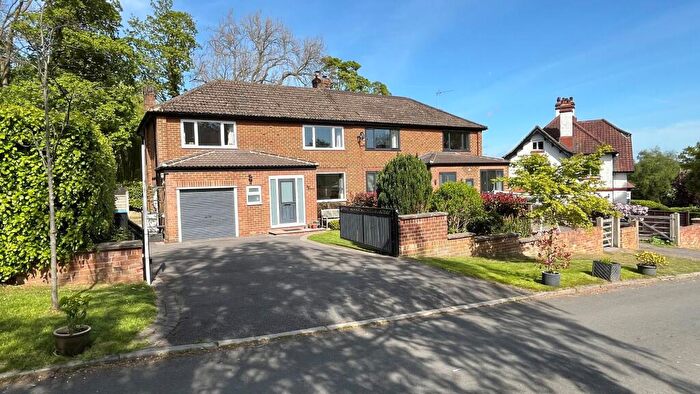 4 Bedroom Semi-Detached House For Sale In Holly Park, Huby, LS17