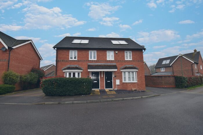 3 Bedroom Semi-Detached House To Rent In Peppiatt Close, Horley, Surrey, RH6
