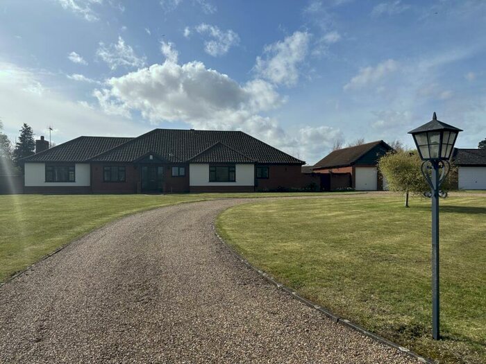4 Bedroom Detached Bungalow To Rent In Summerfield Close, Ipswich, Suffolk, IP4