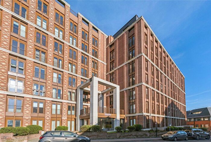 1 Bedroom Flat For Sale In Ziggurat House, Grosvenor Road, St. Albans, Hertfordshire, AL1