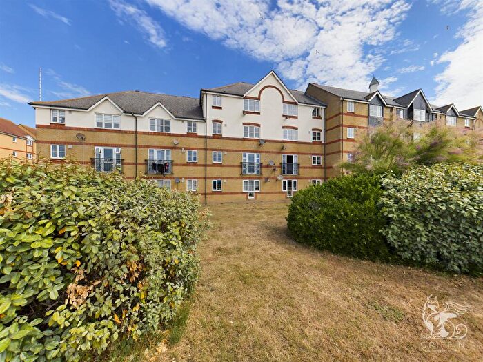 Flat To Rent In Lewes Close, Grays, RM17