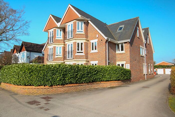 2 Bedroom Flat For Sale In Sturges Road, Wokingham, RG40