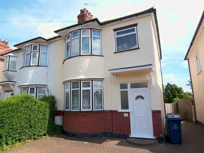 3 Bedroom Detached House To Rent In Warham Road, Wealdstone, HA3