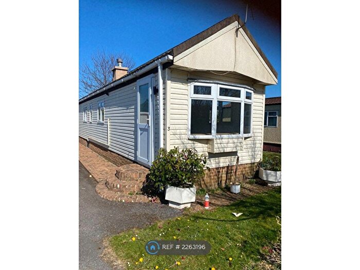 2 Bedroom Mobile/park Home To Rent In Holly Lodge, Lower Kingswood, Tadworth, KT20