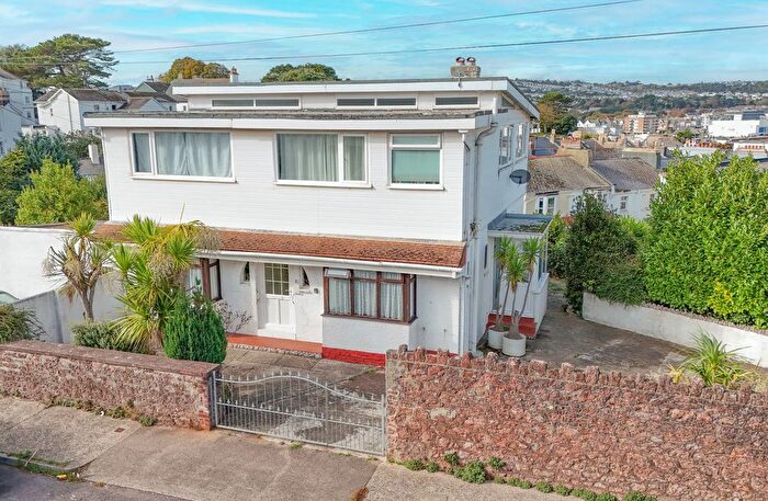 2 Bedroom Flat For Sale In Cliff Road, Paignton, TQ4