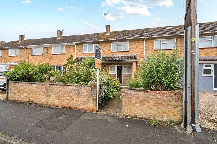 3 Bedroom Terraced House For Sale In Silverton Road, Park North, Swindon, SN3