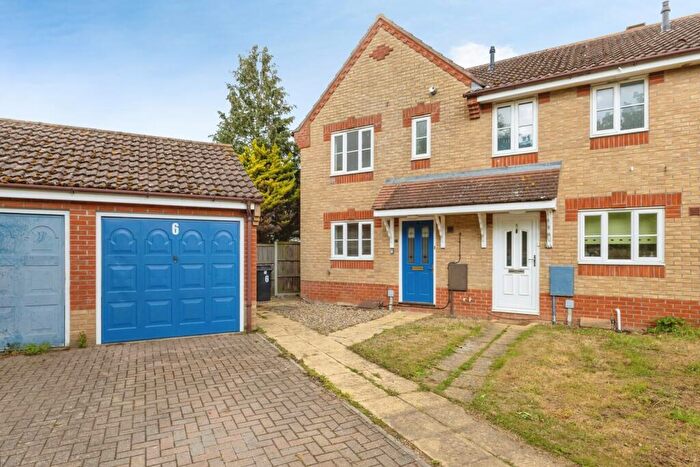 3 Bedroom End Of Terrace House For Sale In Gentian Way, Attleborough, Norfolk, NR17