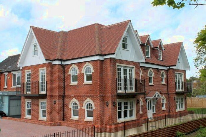 2 Bedroom Flat To Rent In Bridge House, Woking, GU21