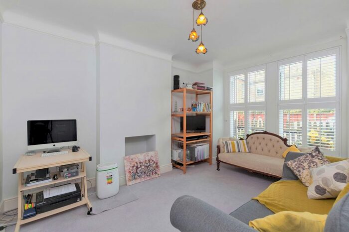 1 Bedroom Flat To Rent In Khartoum Road, Tooting, London, SW17