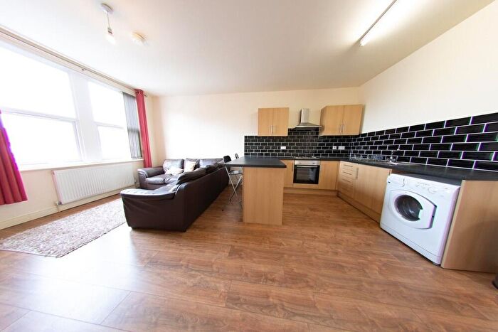 5 Bedroom House To Rent In A Headingley Lane, Leeds, LS6