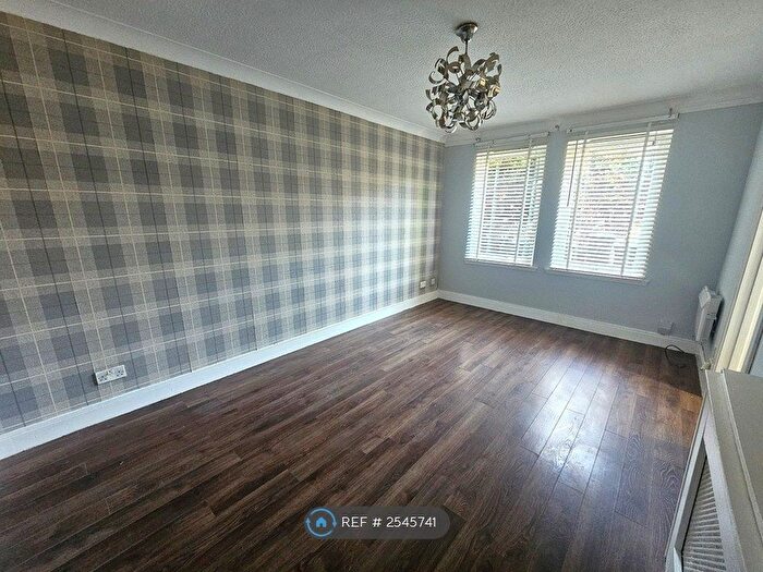2 Bedroom Flat To Rent In Lylesland Court, Paisley, PA2