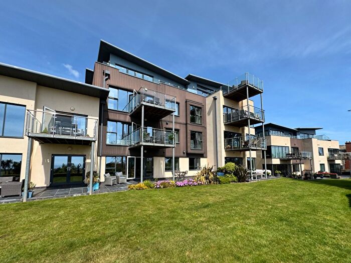 2 Bedroom Flat For Sale In Maer Road, Exmouth, EX8
