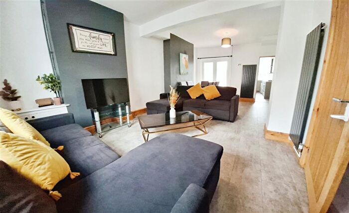 3 Bedroom House To Rent In Campbell Street, Swansea, SA1