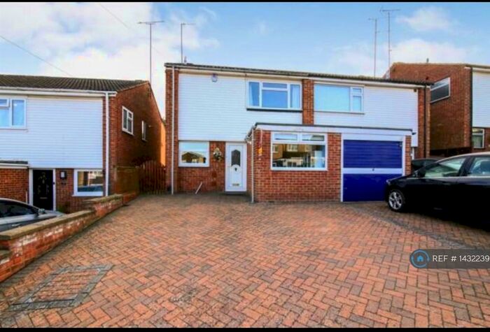 3 Bedroom Semi-Detached House To Rent In Barrington Road, Rugby, CV22