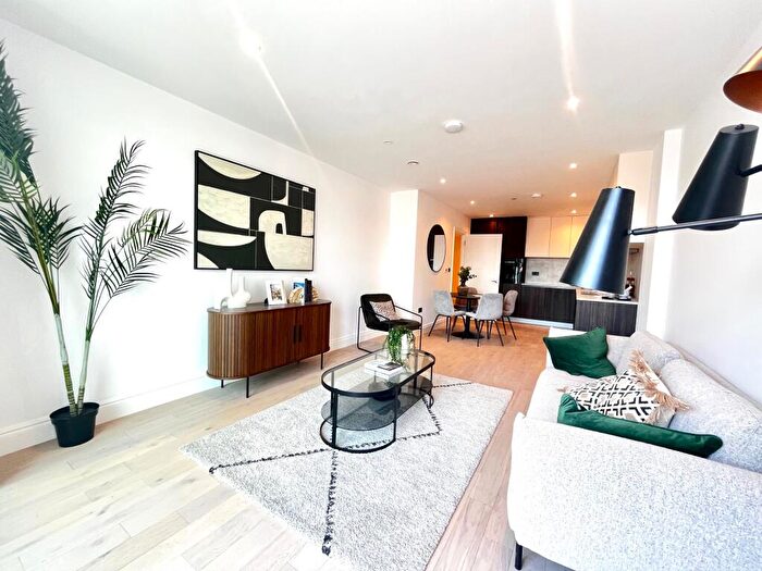 2 Bedroom Apartment To Rent In High Road, Leyton, E10