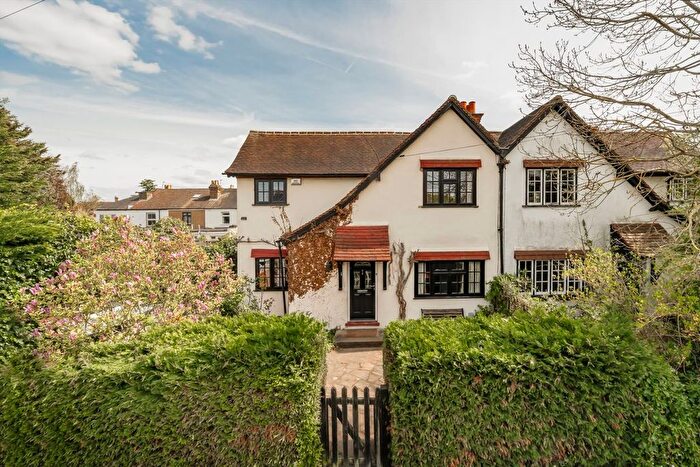 3 Bedroom Flat To Rent In Chantry Road, Harrow, HA3