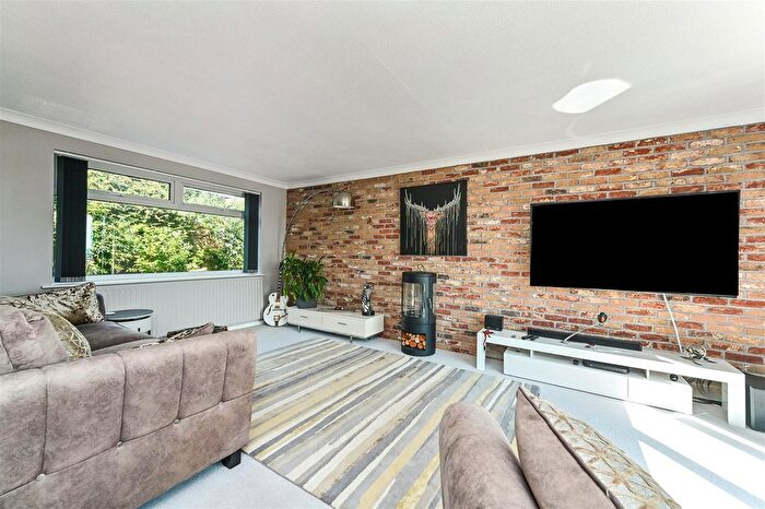 4 Bedroom Detached House For Sale In London Road, Rake, Liss, GU33