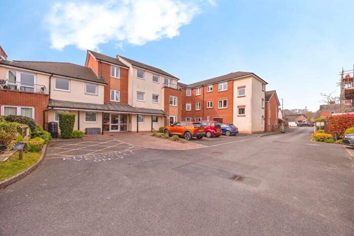 2 Bedroom Flat For Sale In London Road, Cowplain, Waterlooville, Hampshire, PO8