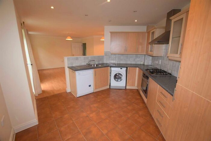 2 Bedroom Flat To Rent In Shillingford Close, Mill Hill, NW7