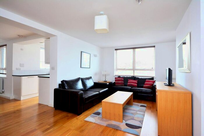 2 Bedroom Flat To Rent In Kew Bridge Court, Chiswick, London, W4