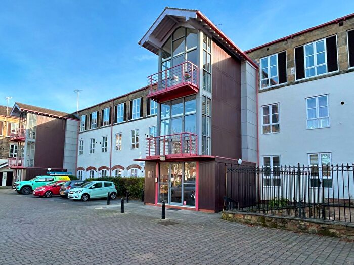 2 Bedroom Flat To Rent In Stone Mill Court, Meanwood, Leeds, LS6