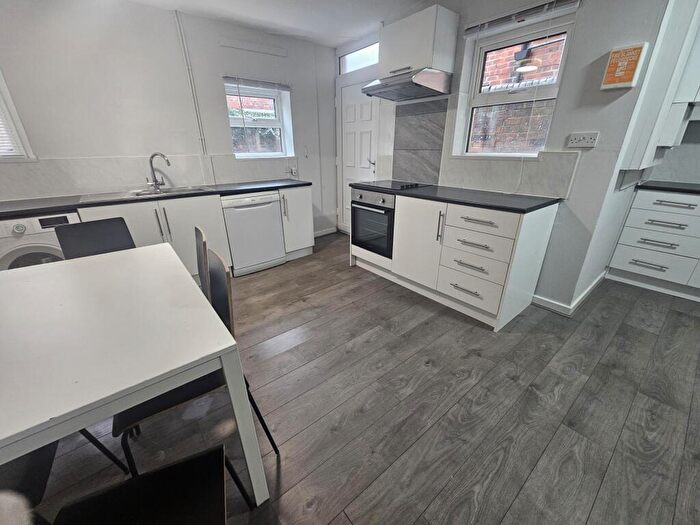 8 Bedroom House To Rent In Regent Park Terrace, Leeds, LS6