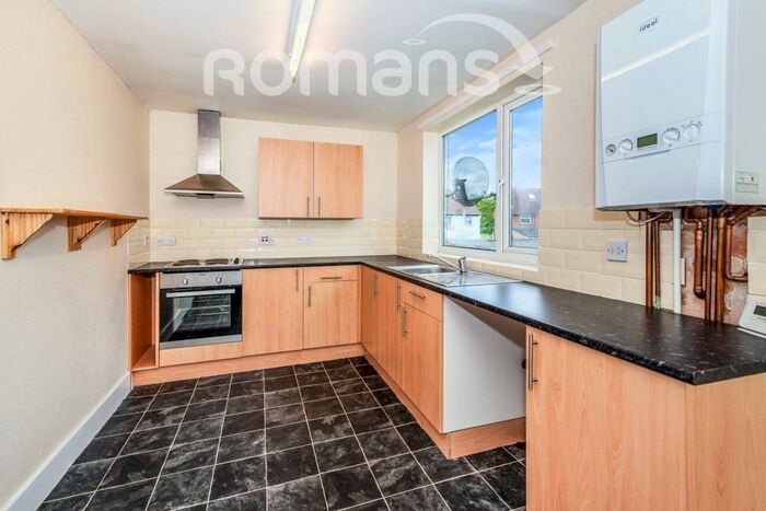 3 Bedroom Maisonette To Rent In Dedworth Road, SL4