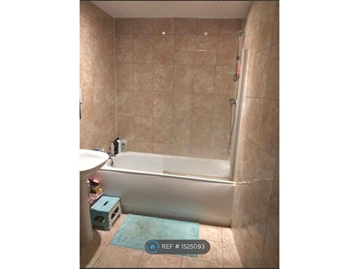 1 Bedroom Flat To Rent In Bramley Crescent, Ilford, IG2