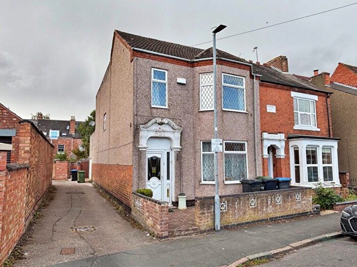 4 Bedroom End Of Terrace House For Sale In Grosvenor Road, Rugby, CV21