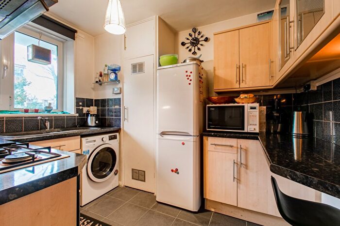 1 Bedroom Flat To Rent In Weydown Close, London, SW19