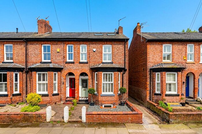 4 Bedroom End Of Terrace House For Sale In South Grove, Sale, M33