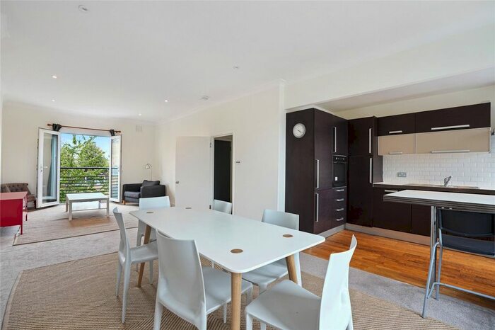 2 Bedroom Flat To Rent In Ormiston Grove, London W12