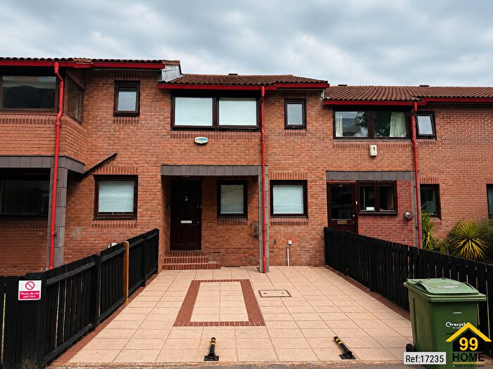3 Bedroom Terraced House To Rent In Willington Road, London, United Kingdom, SW9