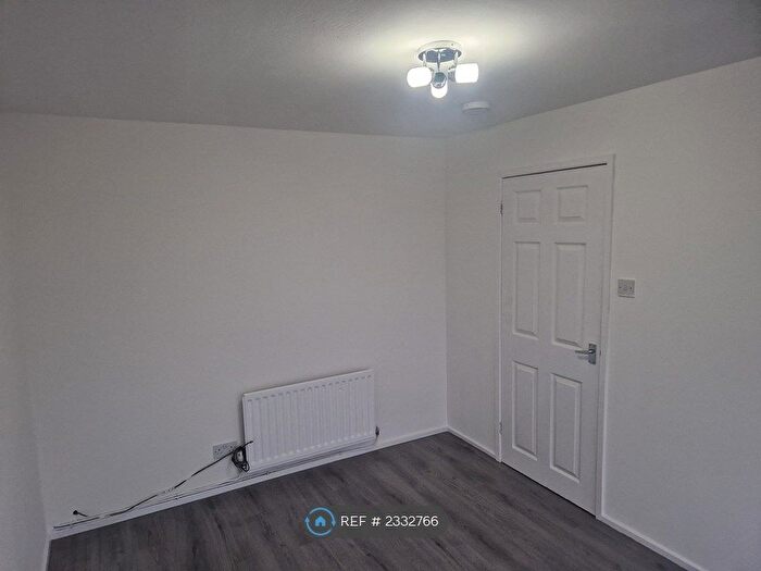 3 Bedroom Flat To Rent In Randolph Close, Leamington Spa, CV31