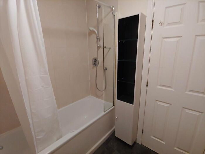 2 Bedroom Flat To Rent In Duff Street, Dalry, Edinburgh, EH11