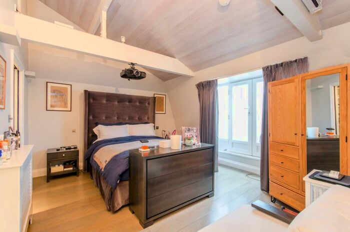 2 Bedroom Flat To Rent In Redcliffe Gardens, Chelsea, London, SW10