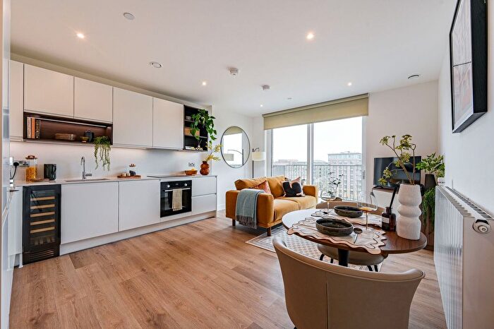 3 Bedroom Flat To Rent In Navigator Place, Kidbrooke, SE3