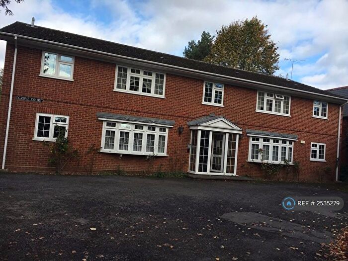 2 Bedroom Flat To Rent In Grove Court, Maidenhead, SL6