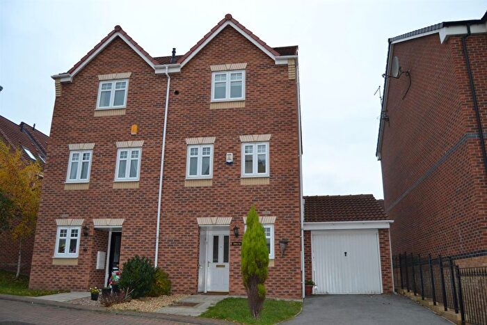 4 Bedroom Semi-detached House To Rent In Elderberry View, Whitwood, Castleford, WF10