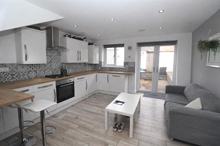 6 Bedroom Terraced House To Rent In Parkfield Place, Cardiff, CF14