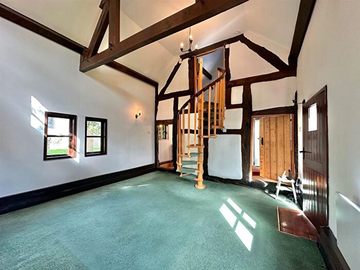 2 Bedroom Cottage For Sale In Nantwich Road, Wrenbury, Cheshire, CW5