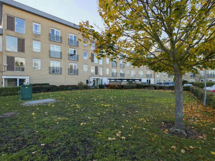 2 Bedroom Flat To Rent In Station Avenue, Southend On Sea, SS2