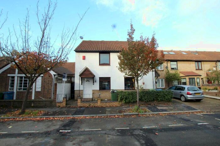 2 Bedroom Semi-Detached House To Rent In Trothy Road, London, SE1