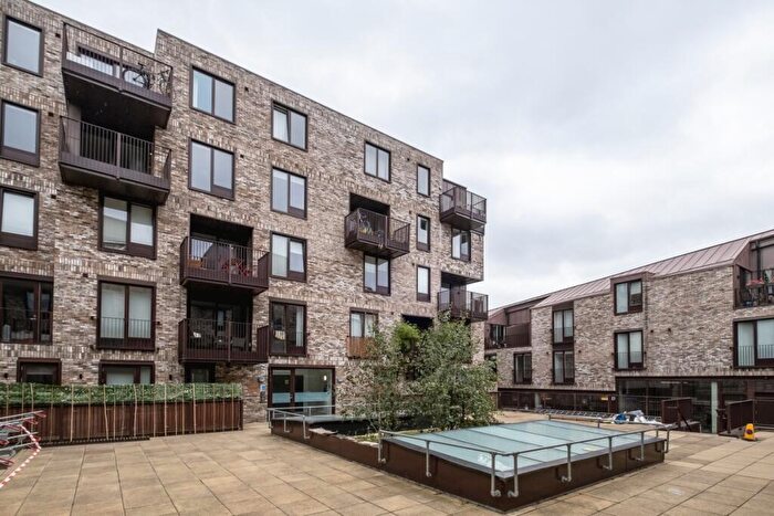 2 Bedroom Flat To Rent In Gransden Avenue Hackney, E8