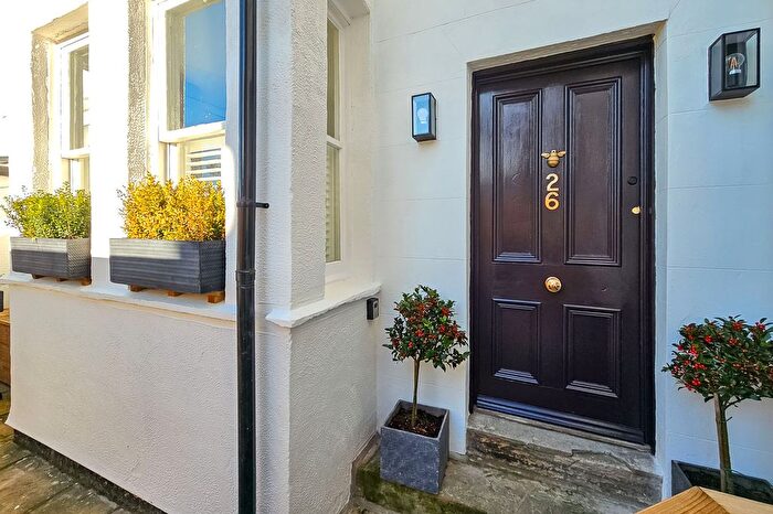 2 Bedroom Flat To Rent In West End Avenue, Harrogate, HG2