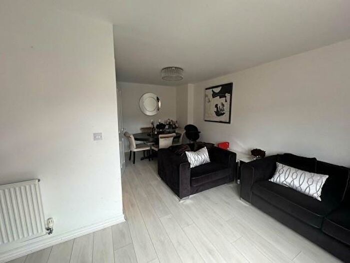 4 Bedroom Town House To Rent In Marshfoot Close, Aveley, Thurrock, RM15