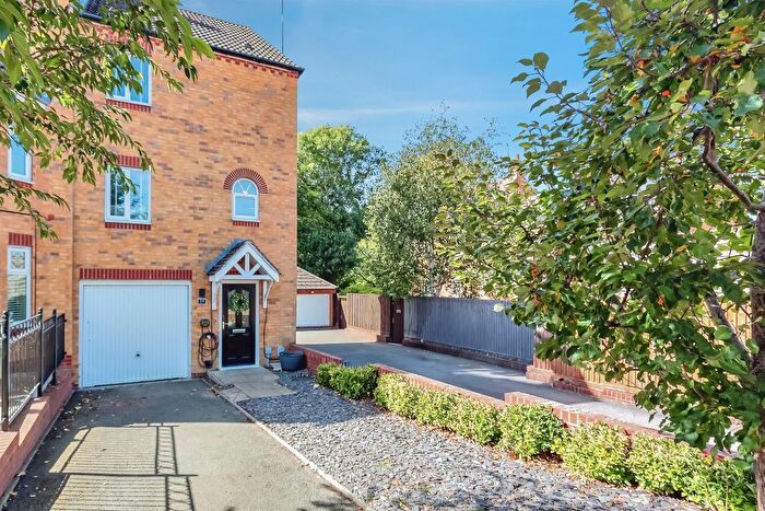 4 Bedroom Semi-Detached House For Sale In Whitney Close, Raunds, Wellingborough, NN9