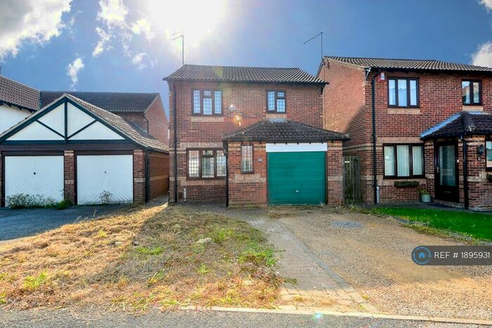 3 Bedroom Detached House To Rent In Richmond Avenue, Kettering, NN15